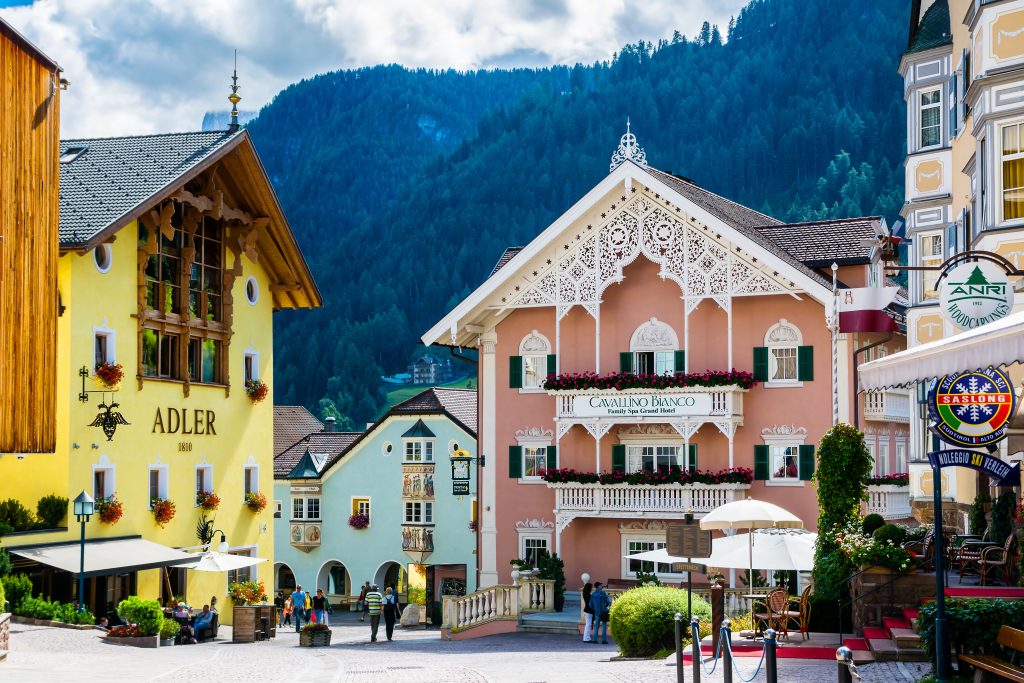 Val Gardena - het dorpje Ortisei met hotel Adler